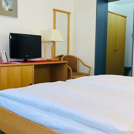 Hotel Park-hostel Nur 500 M Zum 3*